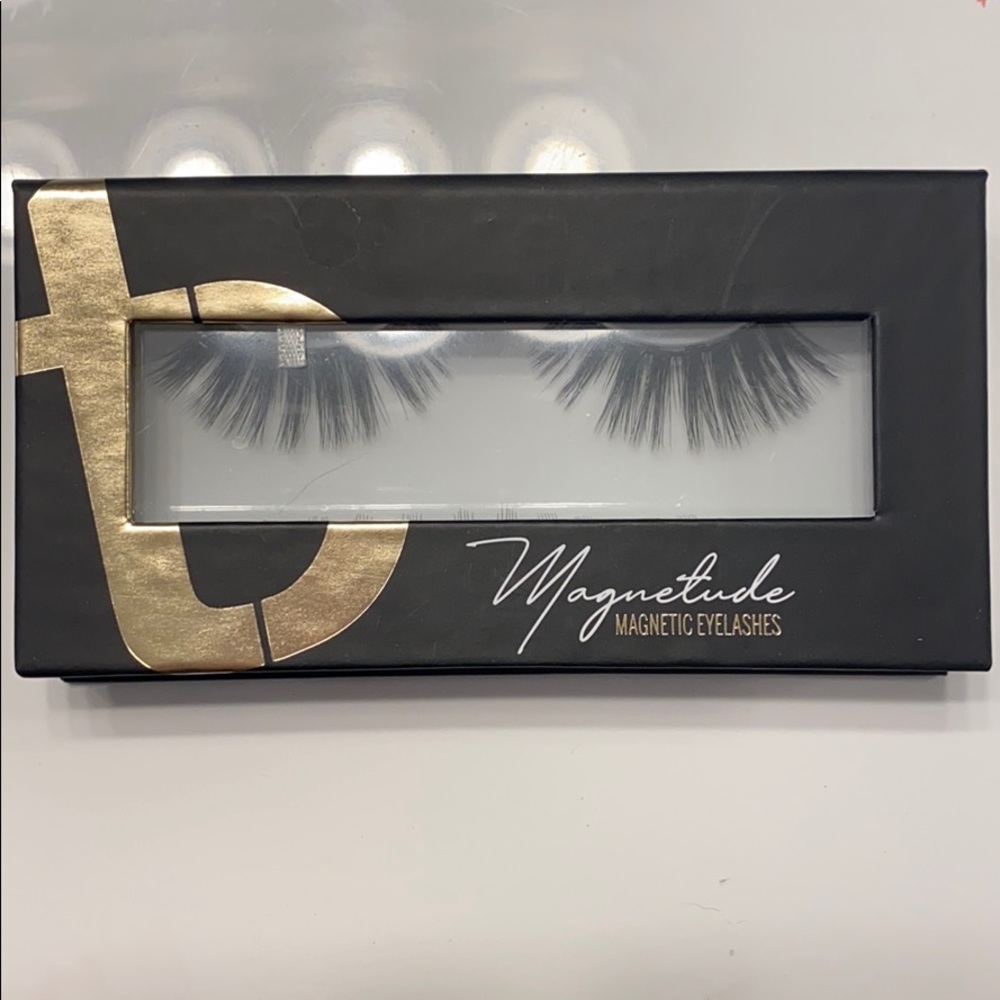 NWT Tori Belle selfie lashes